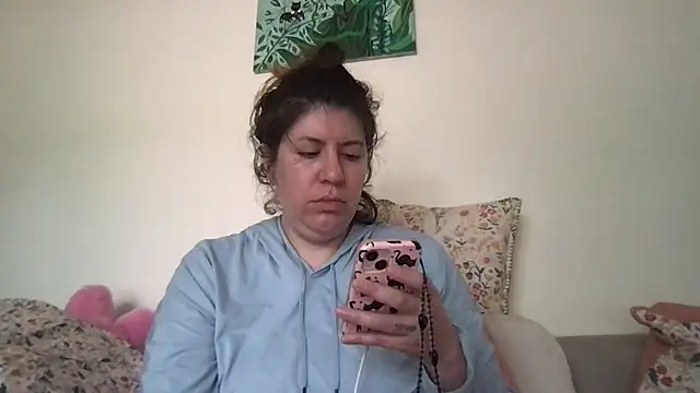 Snapshot of HYPHYtype chatting on November 16, 7:40 pm HYPHYtype online show from November 16, 7:40 pm