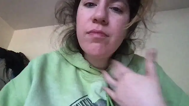 Snapshot of HYPHYtype chatting on October 11, 4:41 pm HYPHYtype online show from October 11, 4:41 pm