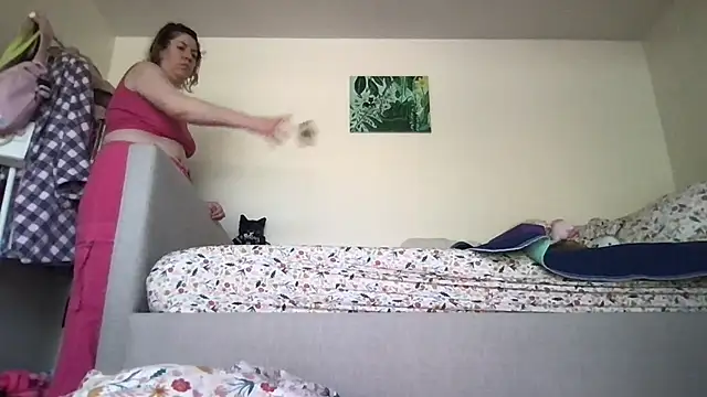 Snapshot of HYPHYtype chatting on September 27, 8:37 pm HYPHYtype online show from September 27, 8:37 pm