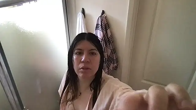 Snapshot of HYPHYtype chatting on October 20, 5:13 pm HYPHYtype online show from October 20, 5:13 pm