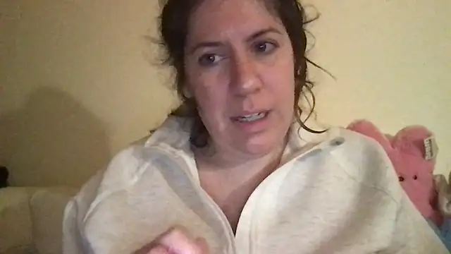 Snapshot of HYPHYtype chatting on October 4, 3:41 am HYPHYtype online show from October 4, 3:41 am