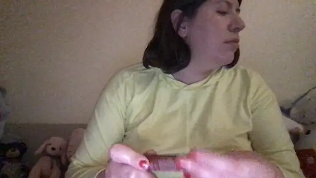 Snapshot of HYPHYtype chatting on June 28, 7:03 am HYPHYtype online show from June 28, 7:03 am