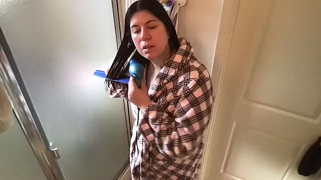 Snapshot of HYPHYtype chatting on November 2, 7:30 pm HYPHYtype online show from November 2, 7:30 pm