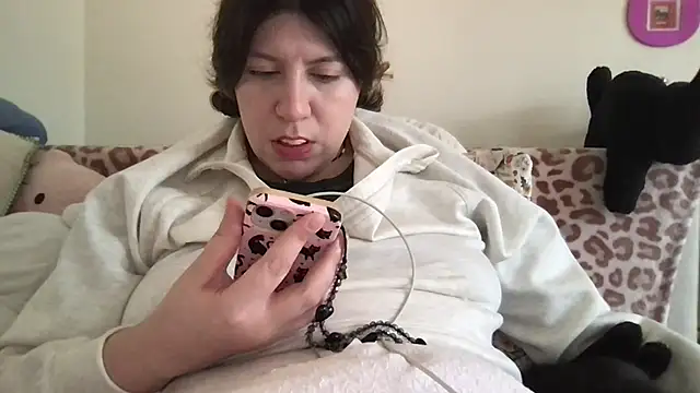 Snapshot of HYPHYtype chatting on September 13, 6:52 pm HYPHYtype online show from September 13, 6:52 pm