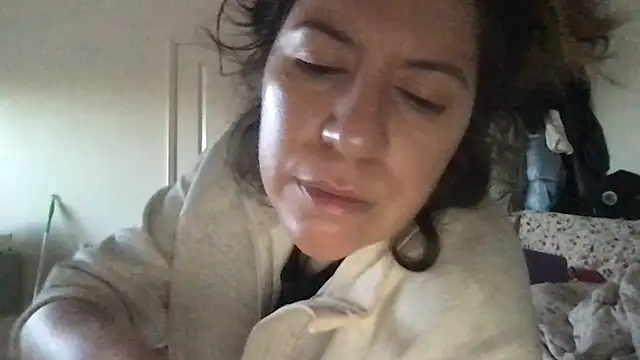 Snapshot of HYPHYtype chatting on October 14, 3:01 pm HYPHYtype online show from October 14, 3:01 pm