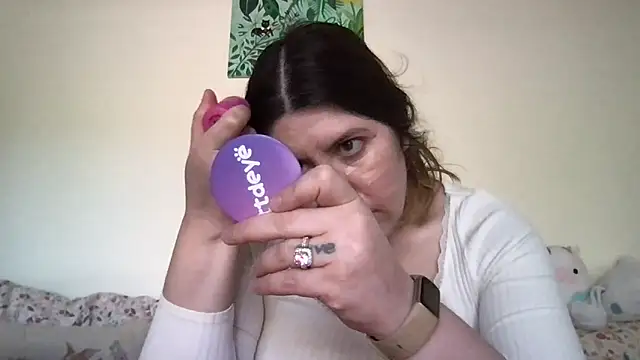 Snapshot of HYPHYtype chatting on November 1, 8:25 pm HYPHYtype online show from November 1, 8:25 pm