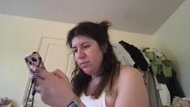 Snapshot of HYPHYtype chatting on November 12, 12:15 am HYPHYtype online show from November 12, 12:15 am