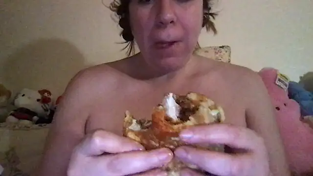 Snapshot of HYPHYtype chatting on November 6, 1:42 am HYPHYtype online show from November 6, 1:42 am