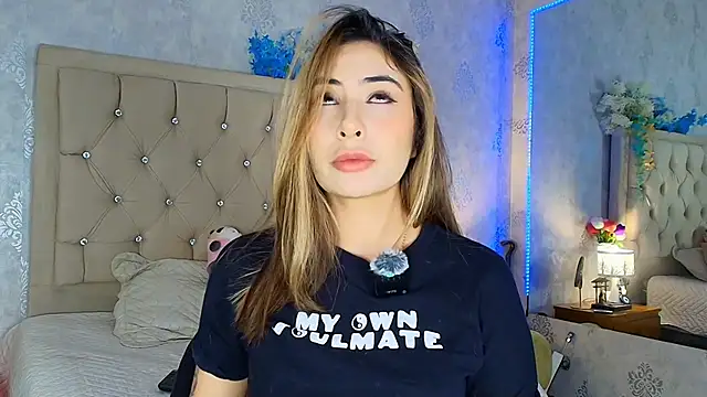 Snapshot of nini_love01 chatting on June 12, 3:37 am nini love01 online show from June 12, 3:37 am
