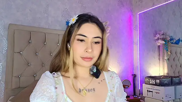 Snapshot of nini_love01 chatting on June 15, 3:51 am nini love01 online show from June 15, 3:51 am
