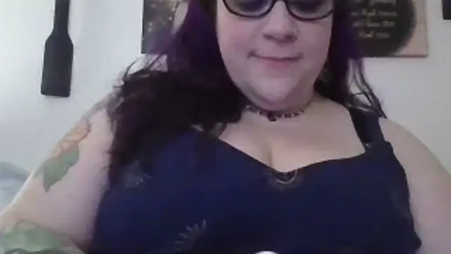 Snapshot of GothyBaby chatting on February 26, 4:01 am GothyBaby online show from February 26, 4:01 am