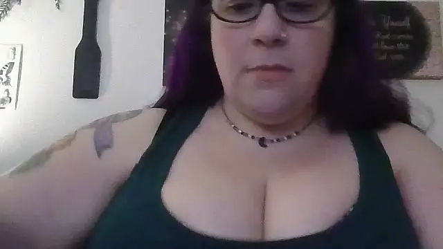 Snapshot of GothyBaby chatting on March 3, 9:44 pm GothyBaby online show from March 3, 9:44 pm