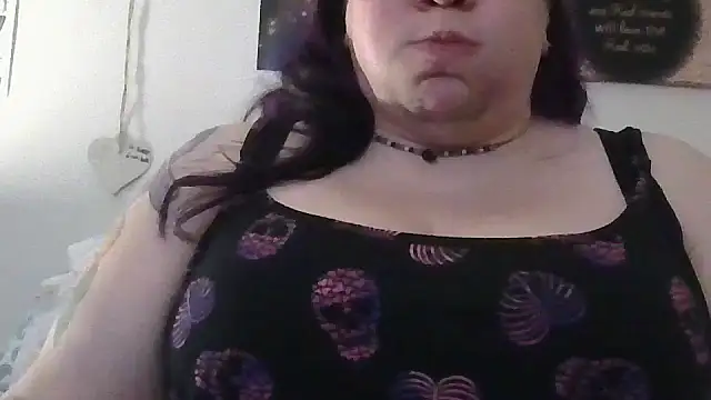 Snapshot of GothyBaby chatting on February 24, 6:03 am GothyBaby online show from February 24, 6:03 am