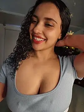 Snapshot of Lucy_Marin chatting on December 15, 4:46 pm Lucy Marin online show from December 15, 4:46 pm