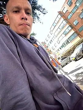 Snapshot of yequeal chatting on December 3, 3:17 pm yequeal online show from December 3, 3:17 pm