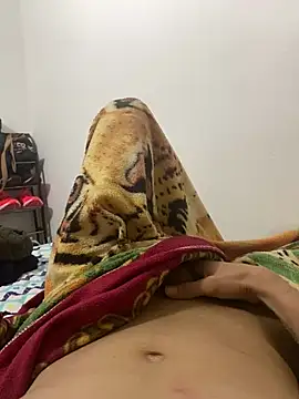 Snapshot of yequeal chatting on January 17, 12:42 am yequeal online show from January 17, 12:42 am