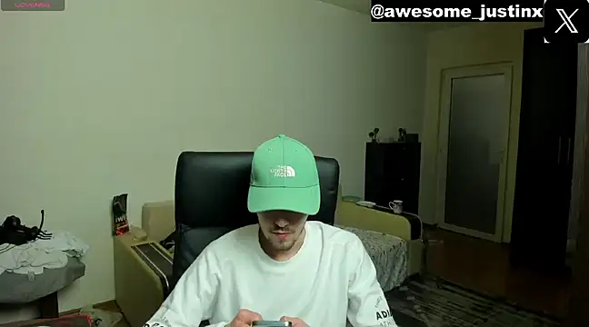 awesomejustin online show from December 1, 7:19 pm