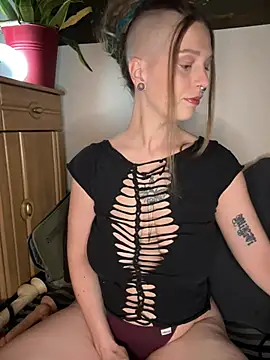 MenaDreadfull online show from February 5, 6:26 pm