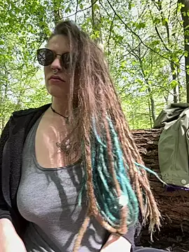 MenaDreadfull online show from April 22, 1:18 pm