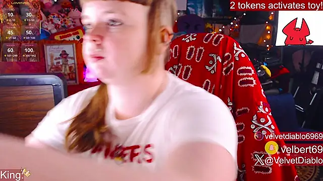 Snapshot of VelvetDiablo chatting on November 12, 12:59 am VelvetDiablo online show from November 12, 12:59 am