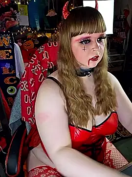 Snapshot of VelvetDiablo chatting on October 31, 12:18 am VelvetDiablo online show from October 31, 12:18 am