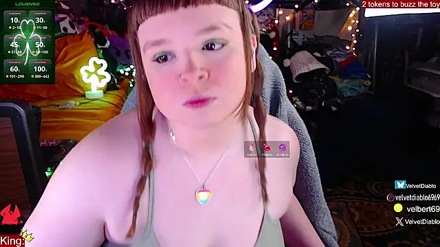 Snapshot of VelvetDiablo chatting on March 18, 11:31 pm VelvetDiablo online show from March 18, 11:31 pm