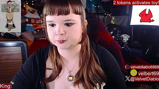 Snapshot of VelvetDiablo chatting on December 3, 1:17 am VelvetDiablo online show from December 3, 1:17 am