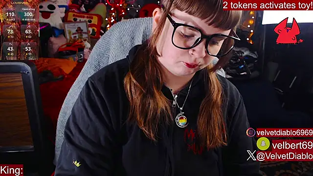 Snapshot of VelvetDiablo chatting on November 26, 12:54 am VelvetDiablo online show from November 26, 12:54 am