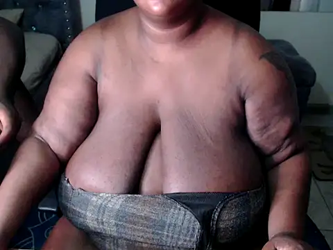 ebonybbwcouples online show from November 27, 11:38 pm
