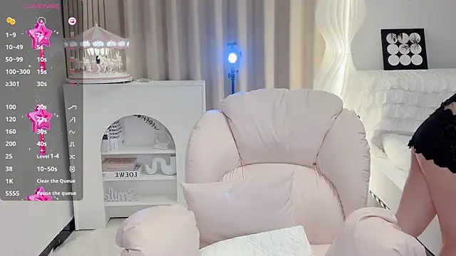 Snapshot of Happy_Kitty chatting on June 24, 4:05 pm Happy Kitty online show from June 24, 4:05 pm