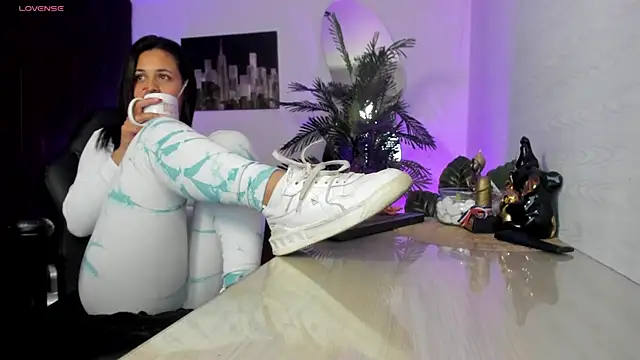 Snapshot of Amaia_Bushida chatting on November 11, 2:28 am Amaia Bushida online show from November 11, 2:28 am