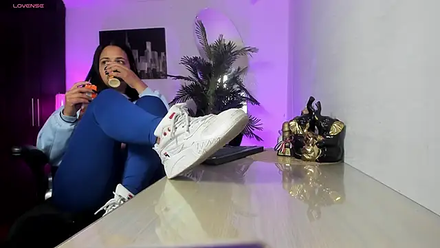 Snapshot of Amaia_Bushida chatting on October 9, 2:12 am Amaia Bushida online show from October 9, 2:12 am