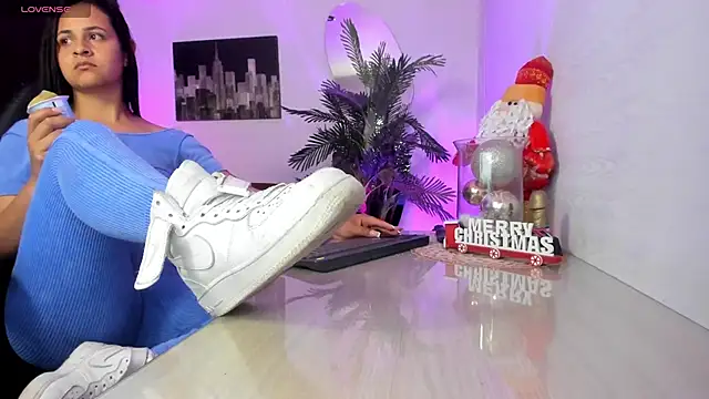 Snapshot of Amaia_Bushida chatting on November 27, 2:23 am Amaia Bushida online show from November 27, 2:23 am