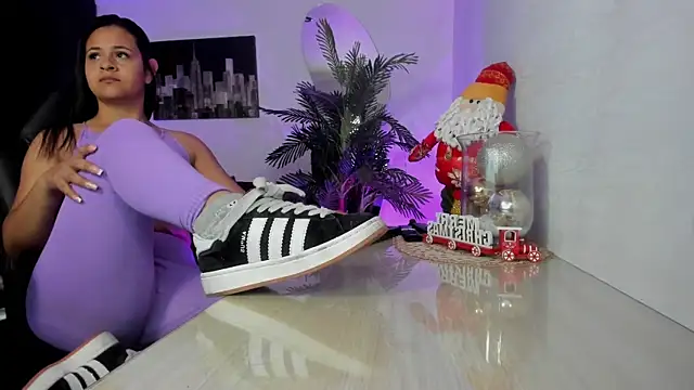 Snapshot of Amaia_Bushida chatting on December 2, 2:12 am Amaia Bushida online show from December 2, 2:12 am