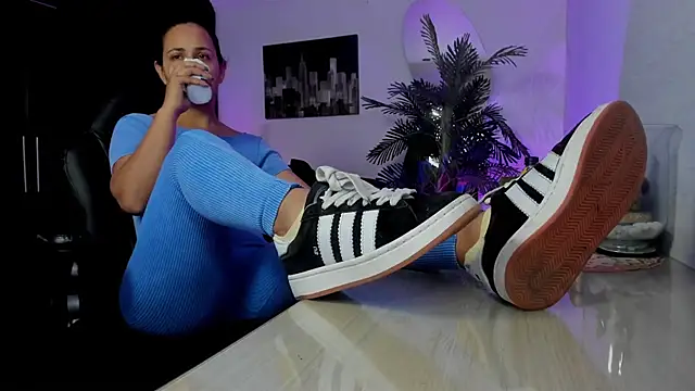 Snapshot of Amaia_Bushida chatting on February 19, 2:30 am Amaia Bushida online show from February 19, 2:30 am