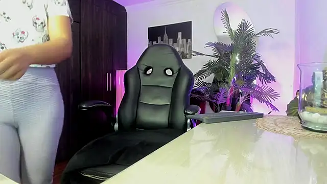 Snapshot of Amaia_Bushida chatting on February 25, 2:23 am Amaia Bushida online show from February 25, 2:23 am