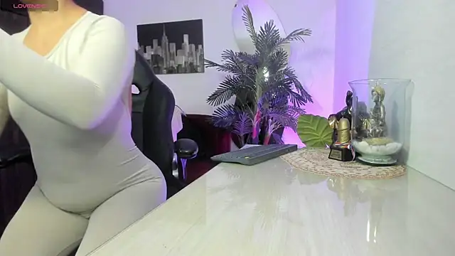 Snapshot of Amaia_Bushida chatting on February 18, 2:09 am Amaia Bushida online show from February 18, 2:09 am