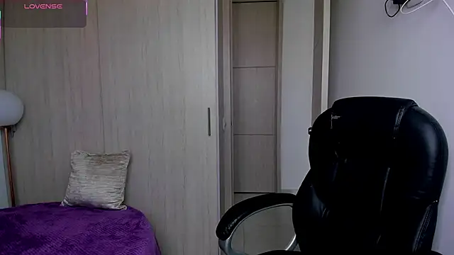 Snapshot of StacyConner chatting on February 10, 9:47 pm StacyConner online show from February 10, 9:47 pm