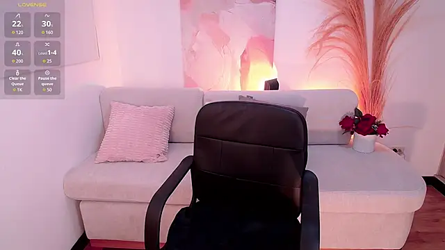 Snapshot of VictoriaLeia chatting on October 12, 11:28 pm VictoriaLeia online show from October 12, 11:28 pm