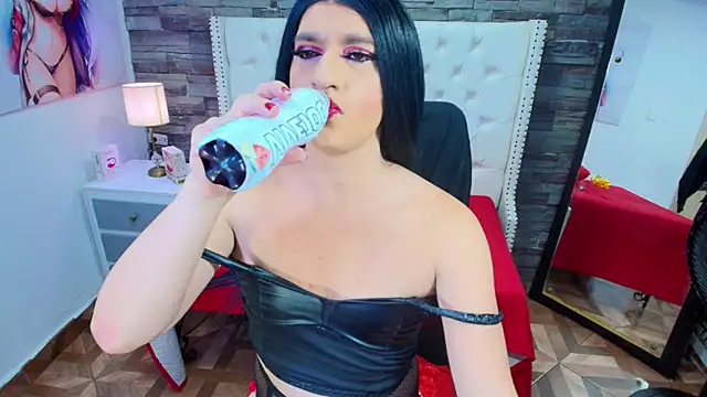 TRINY TS online show from April 1, 8:50 pm