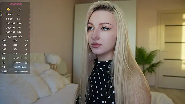 CatchMe1 online show from October 8, 1:23 pm