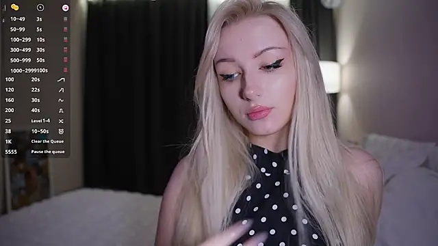 CatchMe1 online show from October 26, 6:30 pm