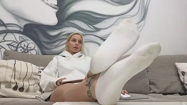 Snapshot of Scout_Avrora chatting on November 15, 3:27 pm Scout Avrora online show from November 15, 3:27 pm