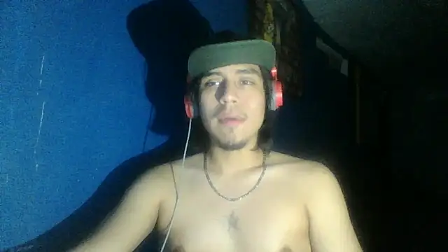Snapshot of AlexAlejandro13 chatting on October 13, 6:48 am AlexAlejandro13 online show from October 13, 6:48 am