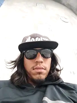 AlexAlejandro13 online show from April 7, 12:23 am