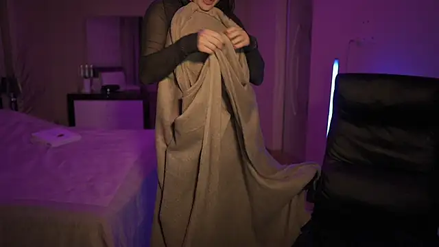 Snapshot of KillyP chatting on February 12, 7:24 pm KillyP online show from February 12, 7:24 pm