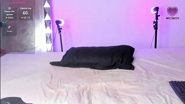 Snapshot of AgathaFoxx chatting on October 28, 2:56 am AgathaFoxx online show from October 28, 2:56 am