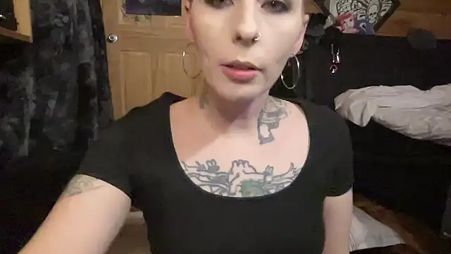 Snapshot of TeenyDoll chatting on February 18, 3:37 am TeenyDoll online show from February 18, 3:37 am