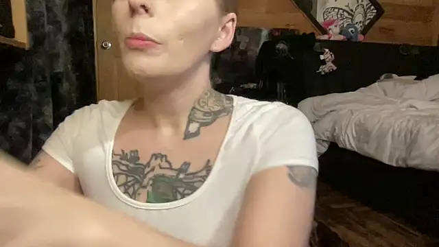 TeenyDoll online show from April 18, 2:47 am