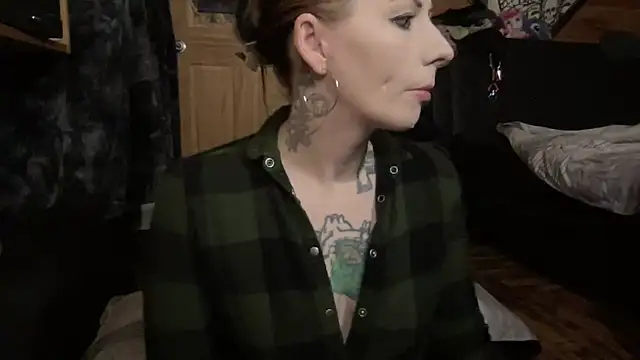 Snapshot of TeenyDoll chatting on February 25, 3:07 am TeenyDoll online show from February 25, 3:07 am